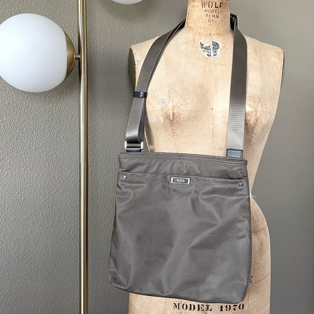 TUMI petite lightweight travel messenger bag. Nylon and leather. Green/brown.